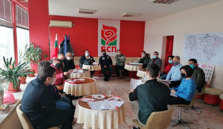 Кандидати от листата на коалиция “БСП за България” в Русе се срещнаха с жители на квартал “Здравец”